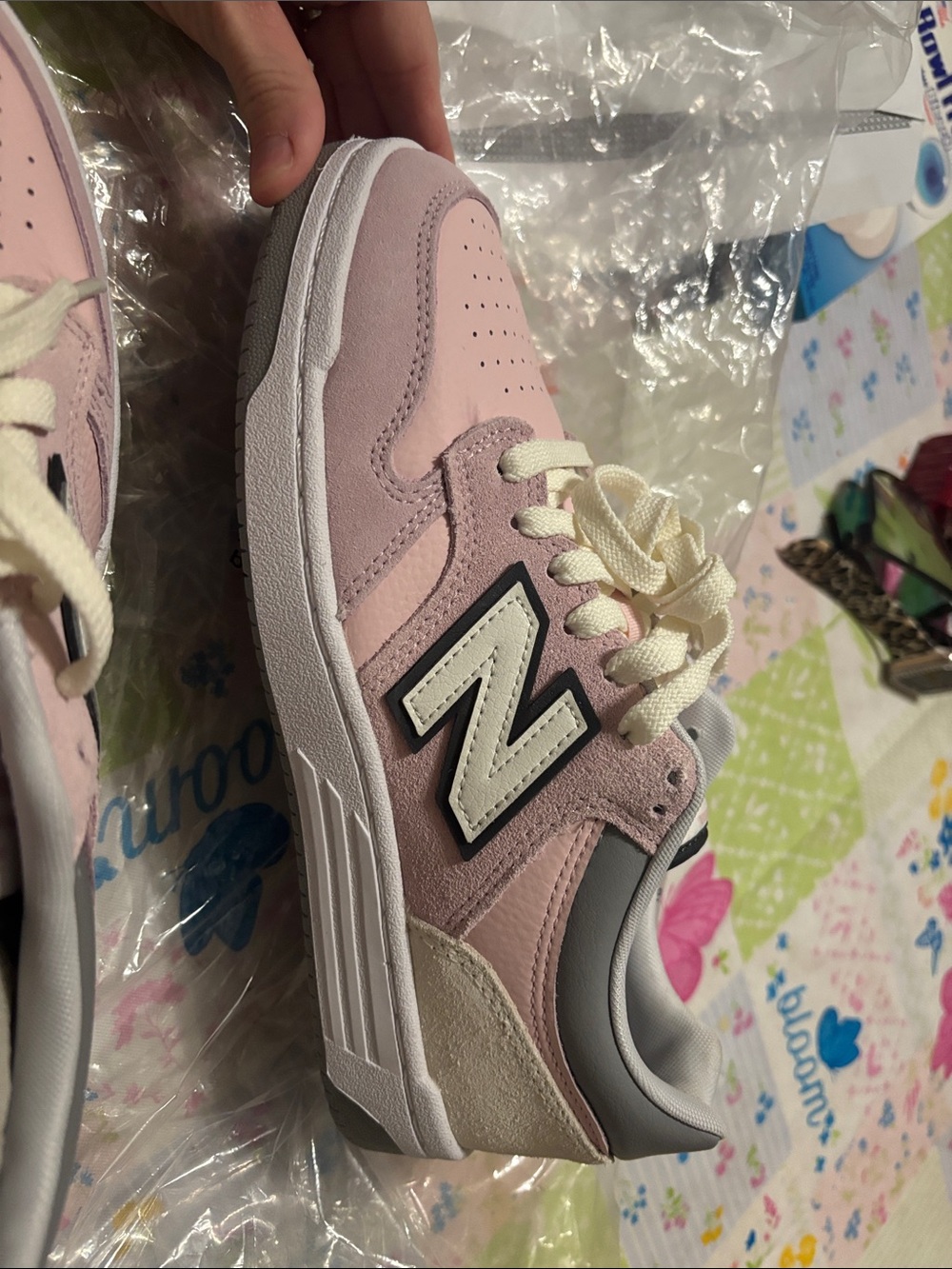 Brand new New Balance Pink and Cream. Women’s 9 men 7